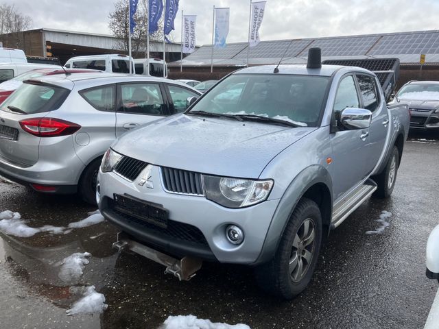 Mitsubishi L200 Intense Doppelkabine 4WD Schneepflug + Salz