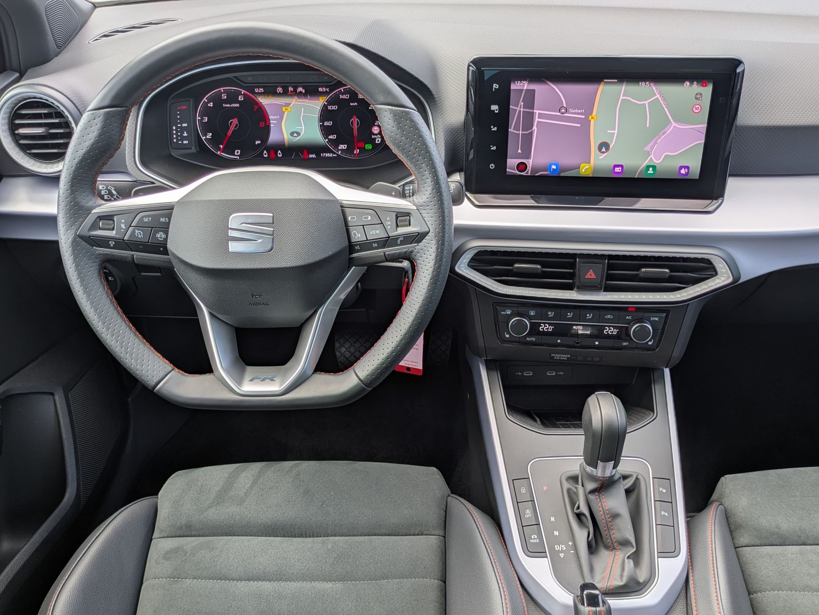 Fahrzeugabbildung SEAT Arona 1.5 TSI FR DSG AHK*ACC*LED*APP*DAB*KAMERA