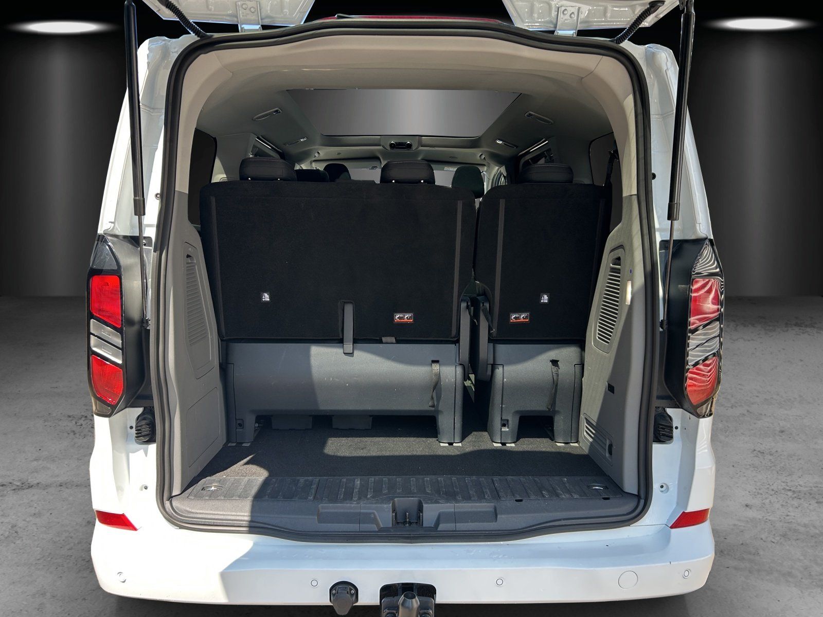 Fahrzeugabbildung Ford Ford Tourneo Custom Autom. AHK GJR Klima 3.Zonen