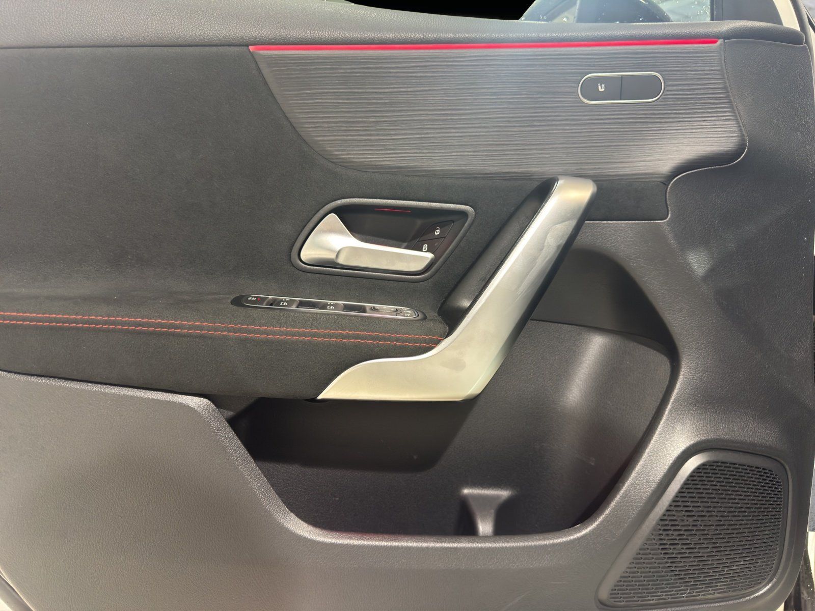 Fahrzeugabbildung Mercedes-Benz A 180d AMG Pano MULTIBEAM KeyGO NIGHT Kamera