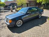 Mercedes-Benz 300 CE  - schwarze Mercedes-Benz CE 300