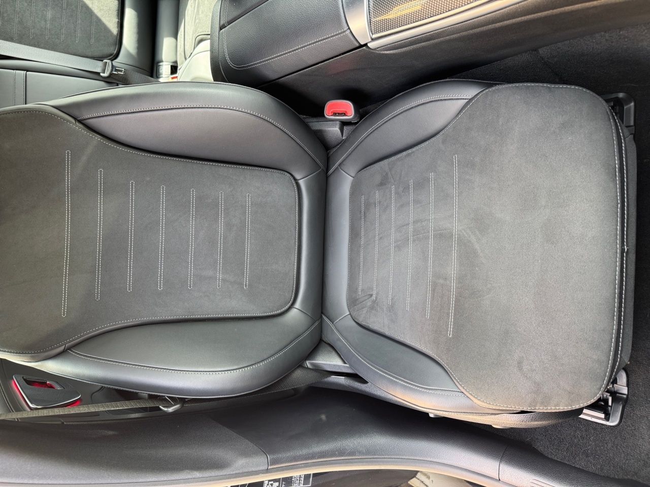 Fahrzeugabbildung Mercedes-Benz C 300 d T AMG+AHK+DISTRONIC+CARPLAY+AMBIENT+LED+