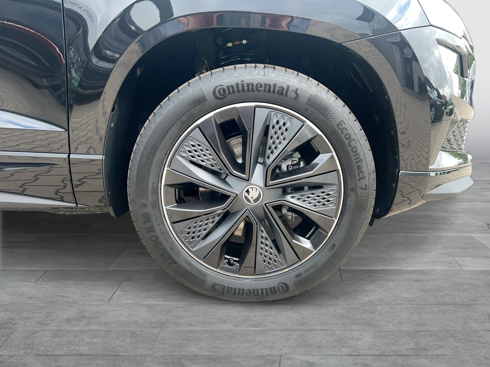 Fahrzeugabbildung SKODA Karoq TSI Sportline 4x4 AHZV MATRIX RFK ACC NSW