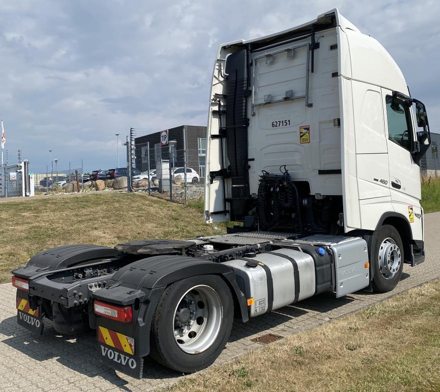 Volvo Vehicle Tractor 4x2 Mega (Low)