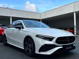 Mercedes-Benz A 200 Lim. AMG Line Night-Paket | Panorama | AHK - mit Benzin-Antrieb: Sitzheizung, mit Klimaanlage