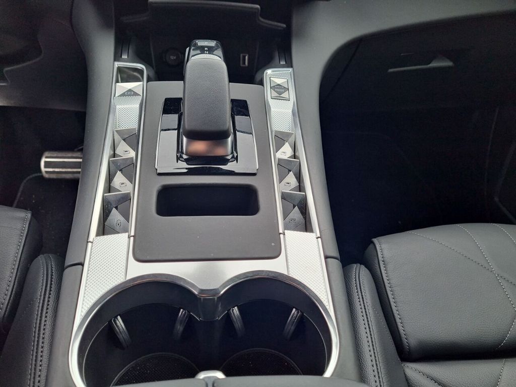 Fahrzeugabbildung DS Automobiles DS 7 Crossback E-Tense 4x4 Ligne Noire Hybrid EU
