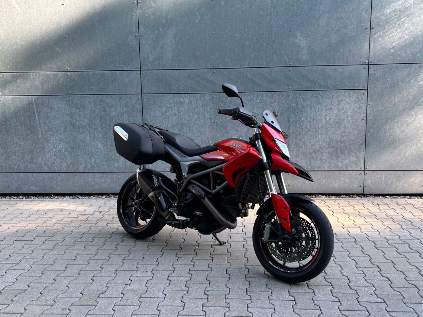 Fahrzeugabbildung Ducati Hyperstrada 821