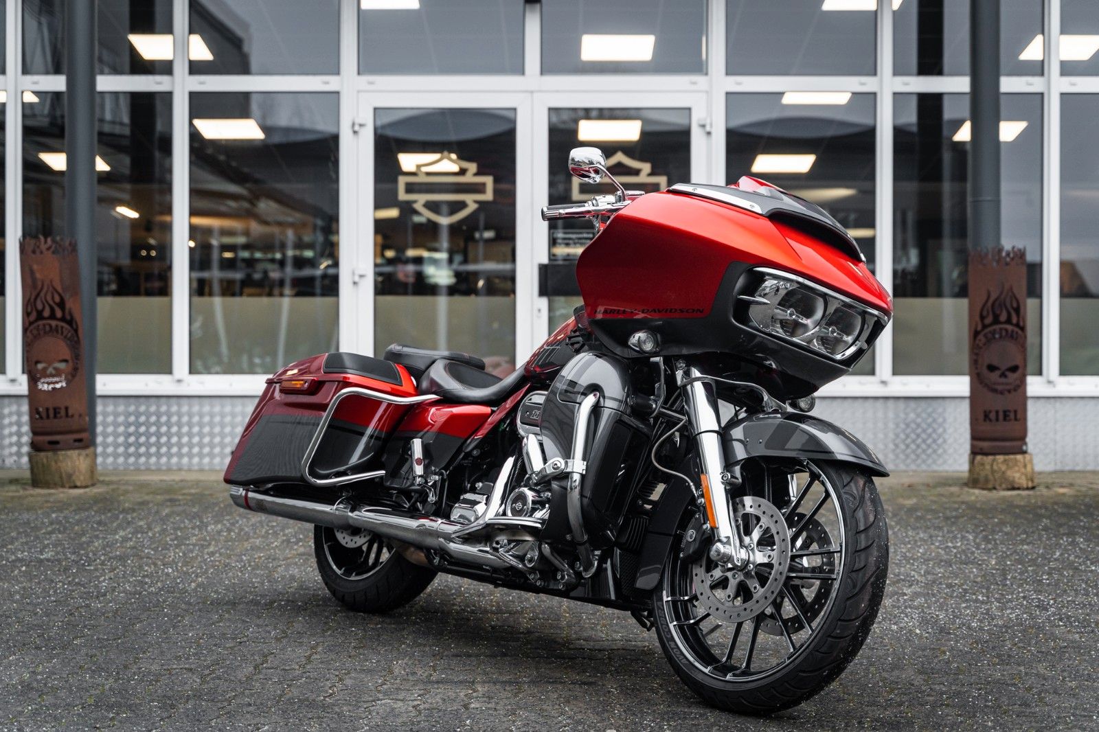 Fahrzeugabbildung Harley-Davidson FLTRXSE CVO ROAD GLIDE 117 CUI - JEKILL&HYDE -