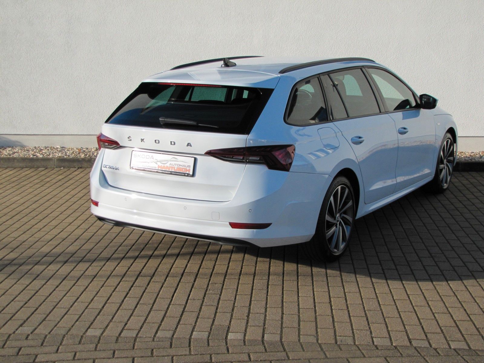 Fahrzeugabbildung SKODA Octavia Combi Tour 2.0 TDI DSG, Standheizung