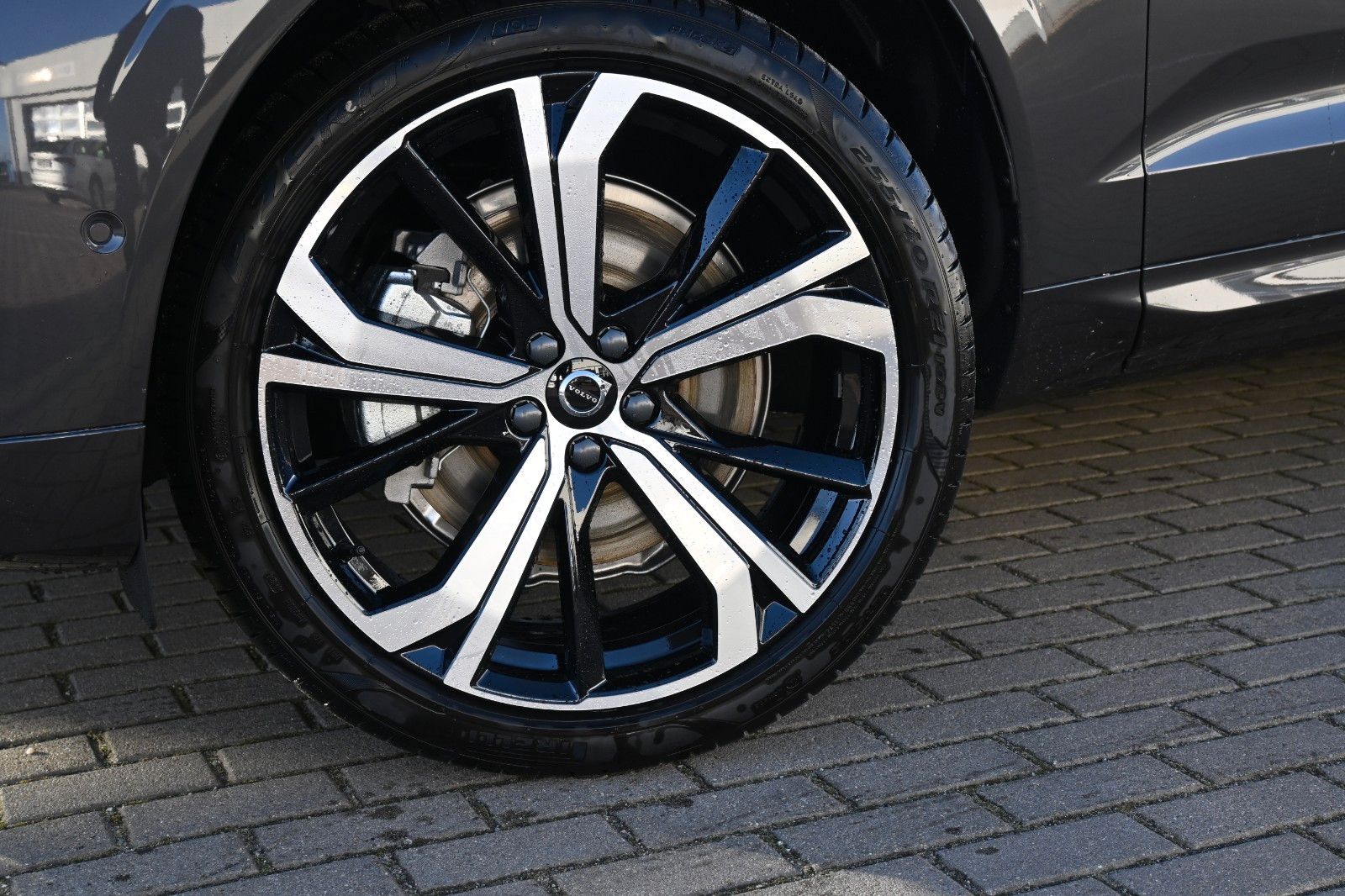 Fahrzeugabbildung Volvo XC60 B5 AWD Plus Dark*H&K*LUFT*360°* ACC*AHK