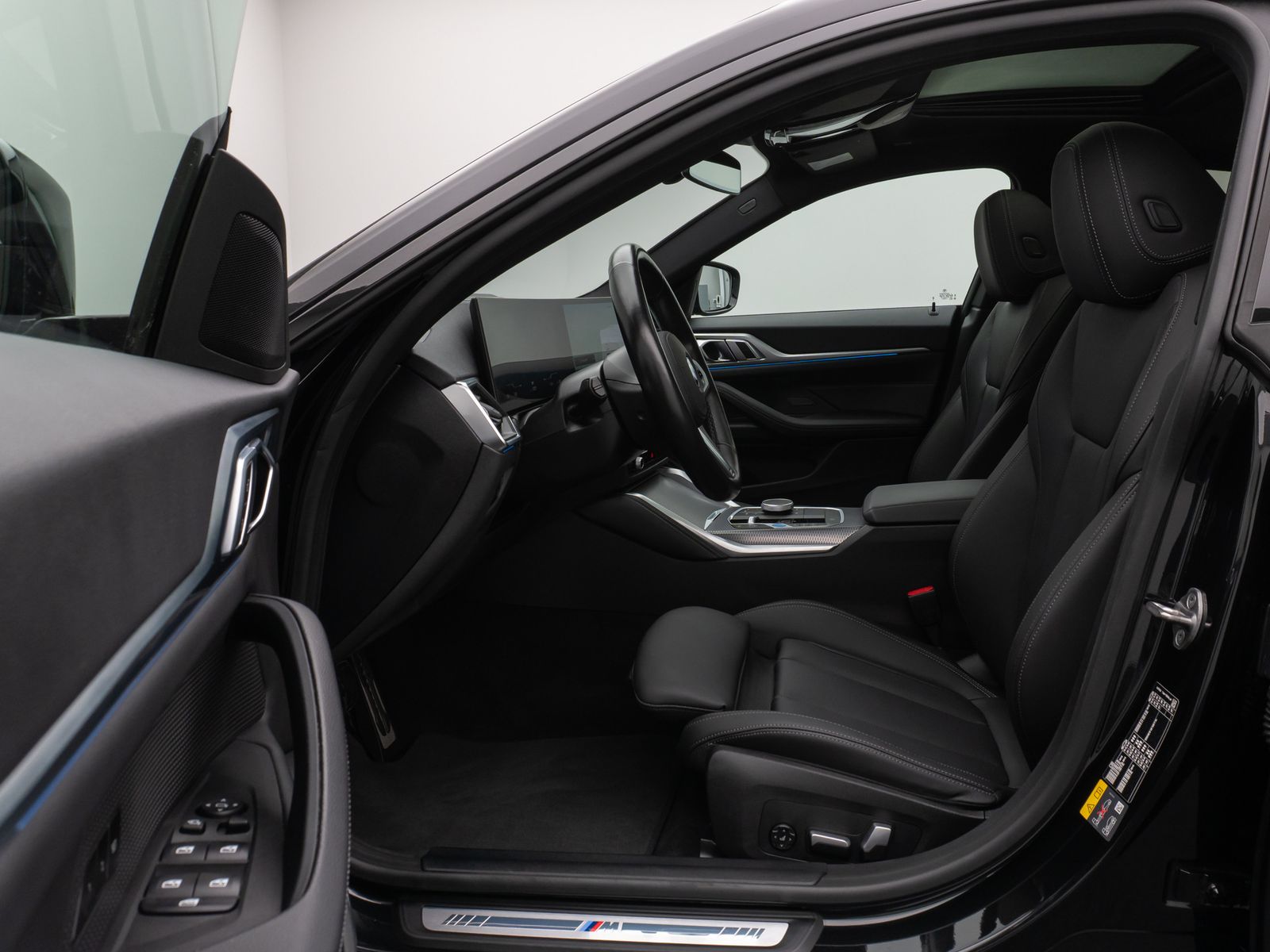 Fahrzeugabbildung BMW i4 eD40 Gran Coupé M Sport Glasdach Kamera HiFi