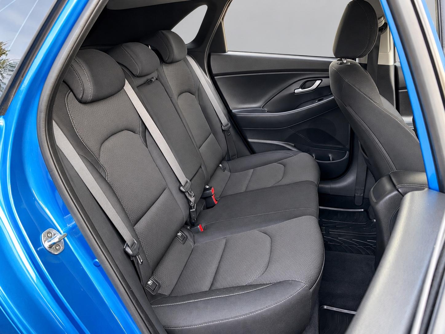 Hyundai i30 1,4 AUTOM. NAVI SITZHEIZ.SCHECKHEFT GARANTIE