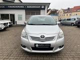 Toyota Verso 2.2 D-4D Executive 7 Sitzer/Tüv neu - silberne Toyota Verso