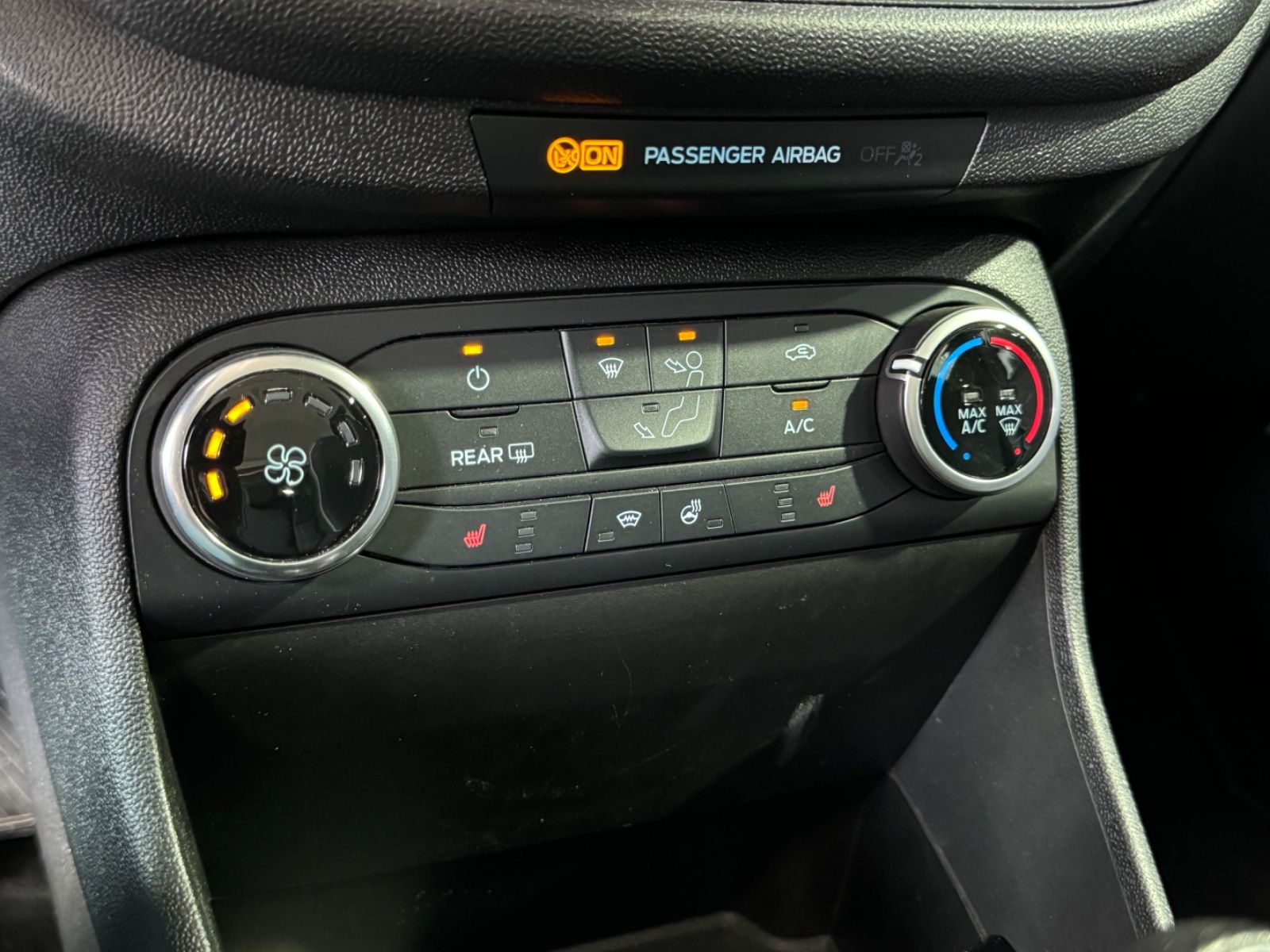 Fahrzeugabbildung Ford Fiesta Cool & Connect/APPLE/8-FACH/SZHZ/