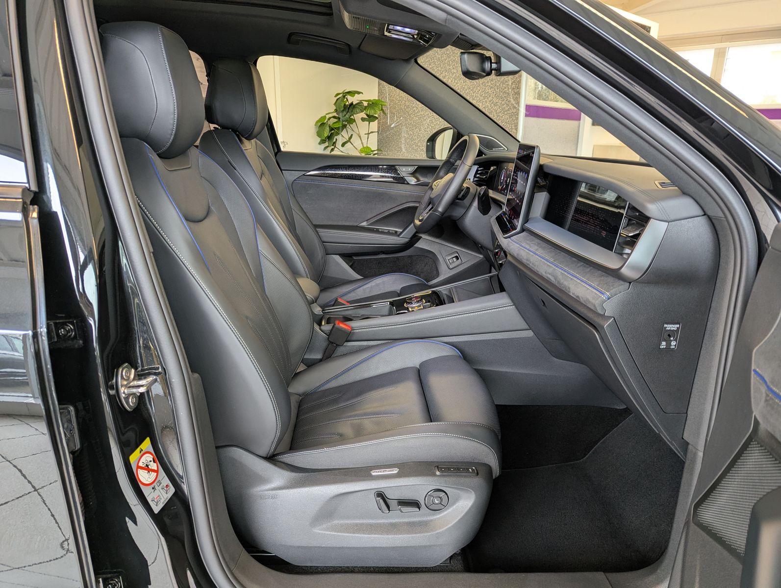 Fahrzeugabbildung Volkswagen Tayron 2.0 R-Line Leder Launch Pano Matrix AHK