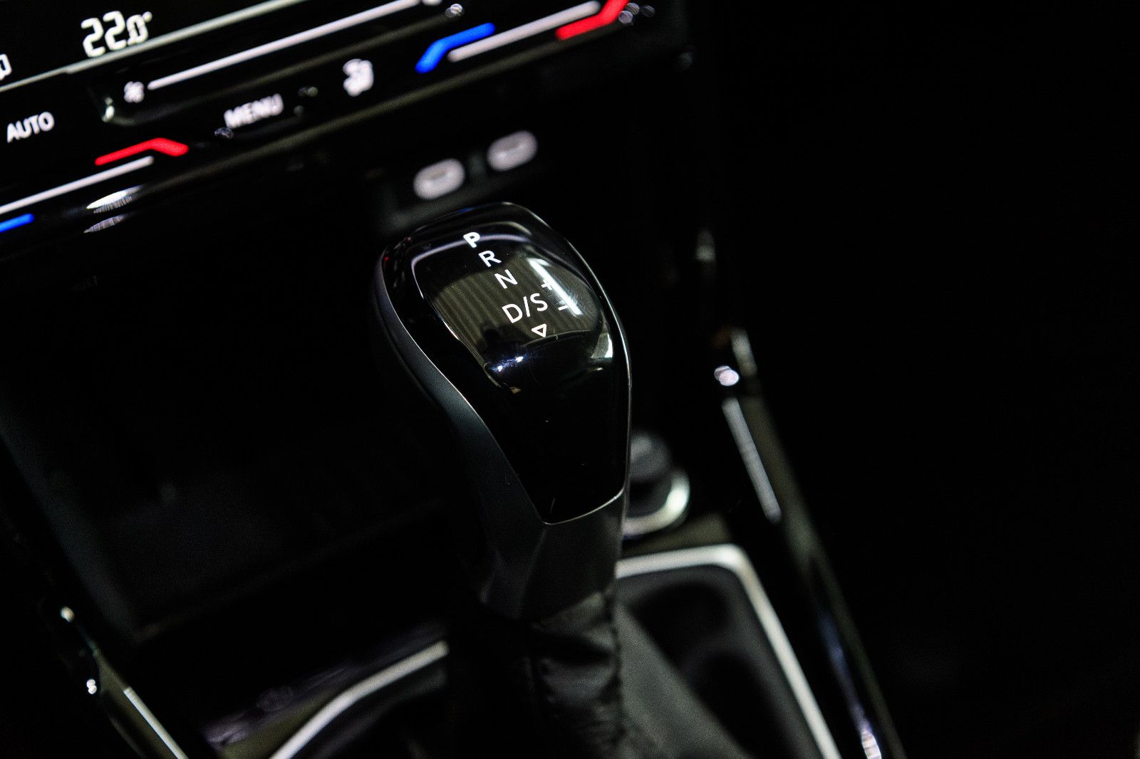 Fahrzeugabbildung Volkswagen T-Cross 1.0 TSI 85 kw Energy DSG+AHK+Kamera