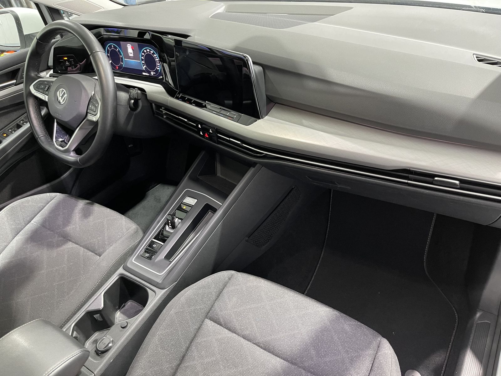 Fahrzeugabbildung Volkswagen Golf 2.0 TDI*Life*LED*Navi*ACC*Lane*PDC*SHZ*