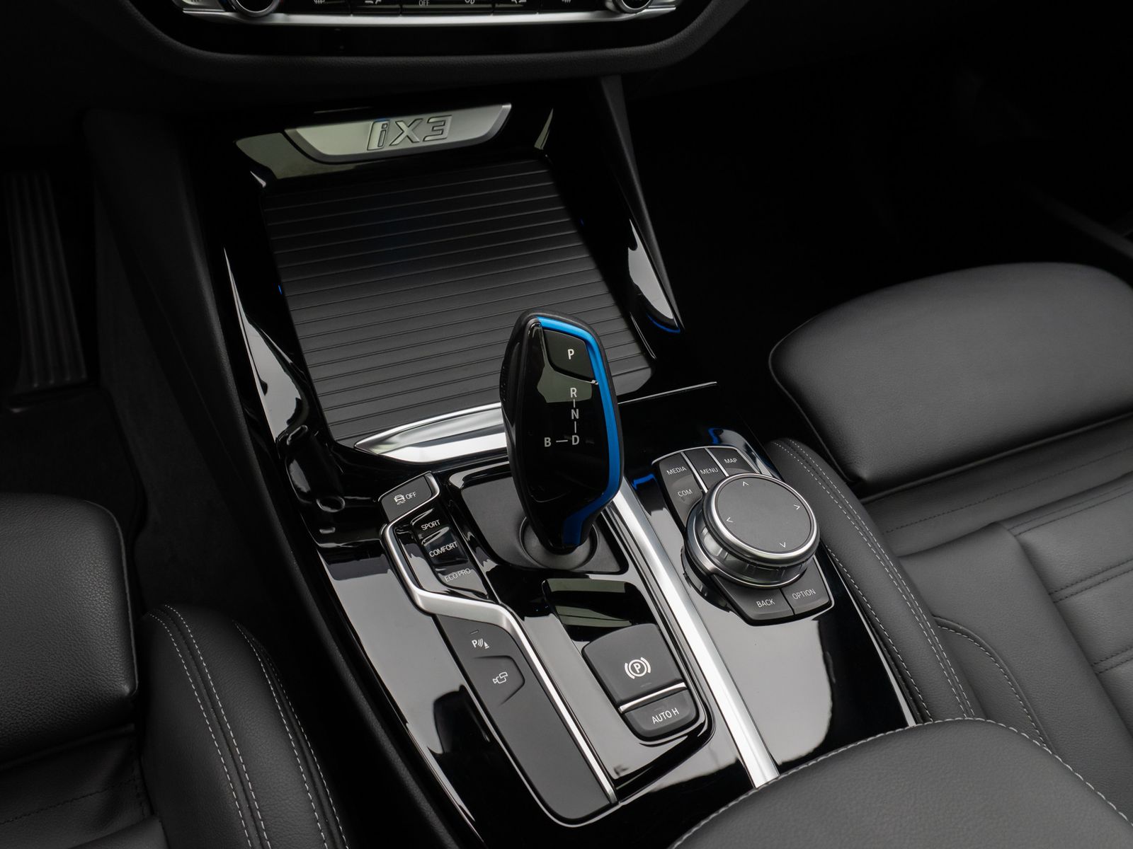 Fahrzeugabbildung BMW iX3 Impressive Panorama 360°HUD DAB H/K Komfort