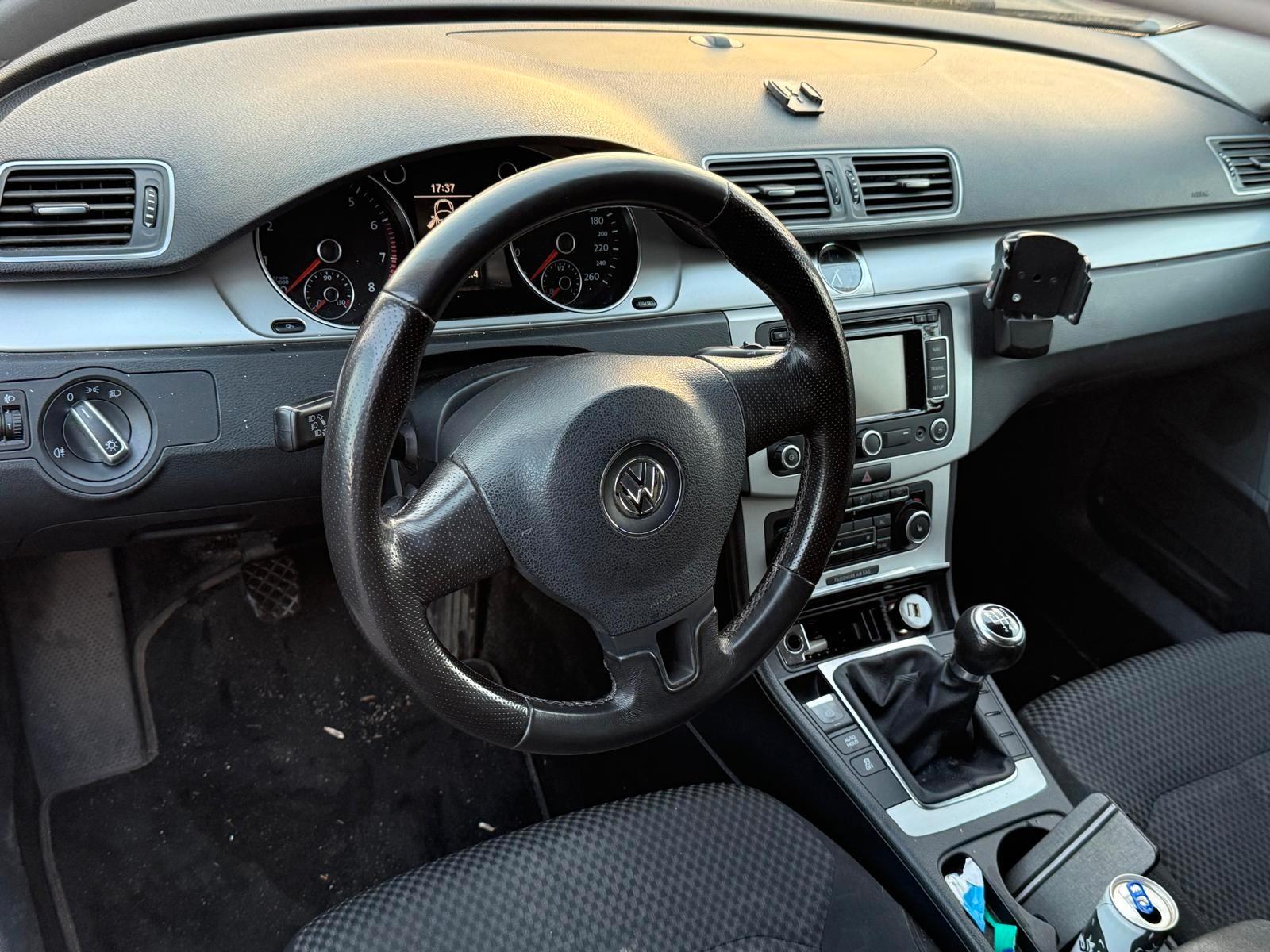 Volkswagen Passat 2011 — photo 10