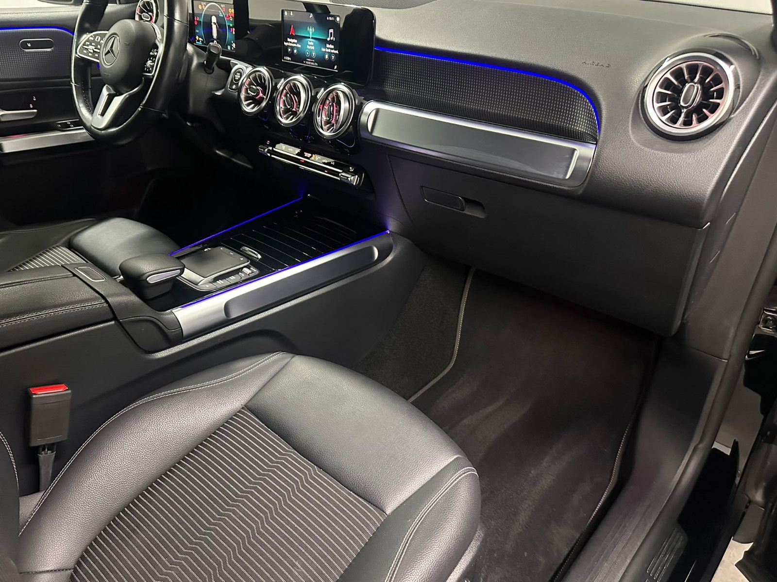 Fahrzeugabbildung Mercedes-Benz GLB 200 d 4MATIC DCT*NIGHT*AHK*KEYLESS*