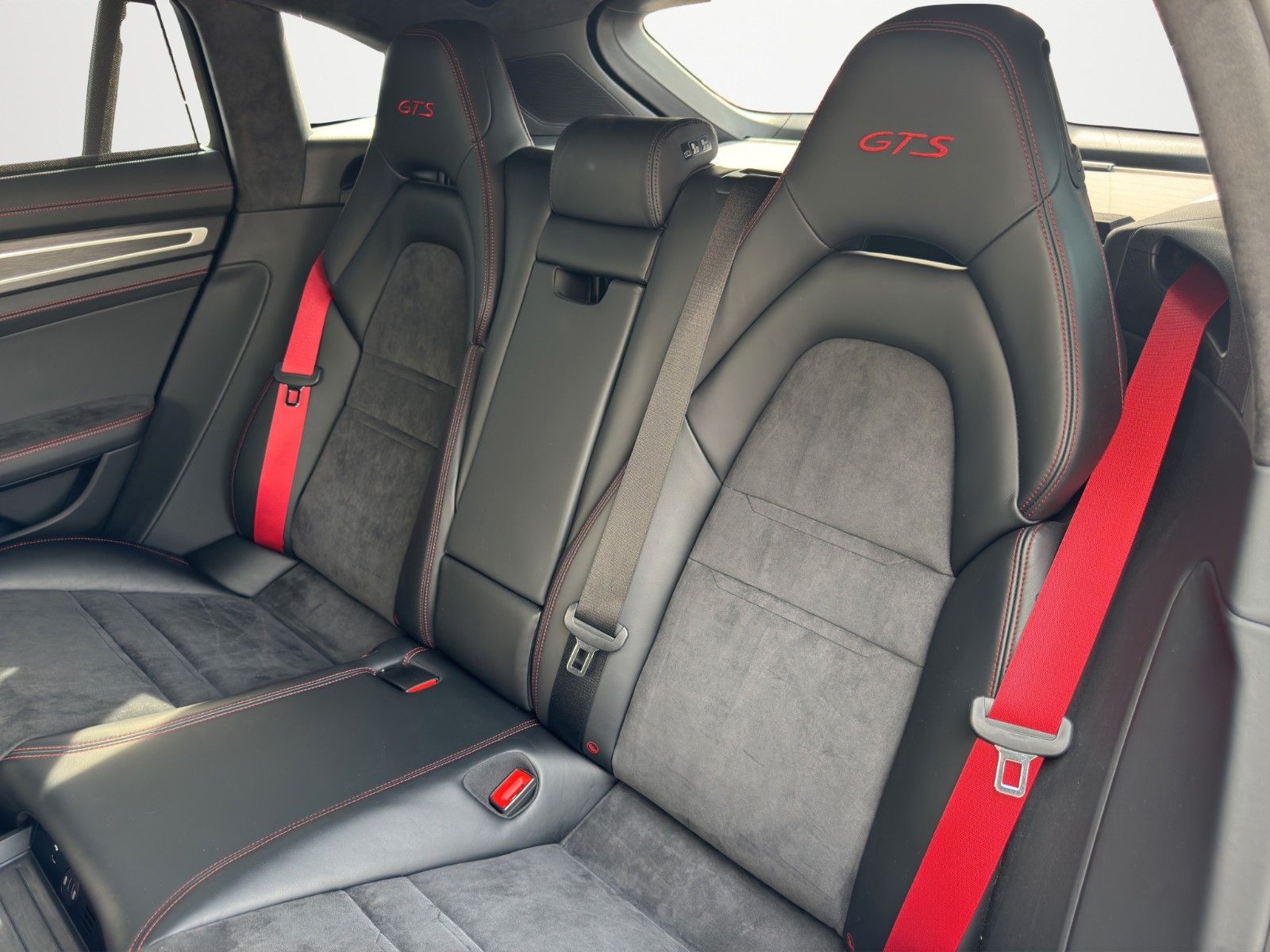 Fahrzeugabbildung Porsche PANAMERA SPORT TURISMO GTS BURM PANO STANDHEIZ