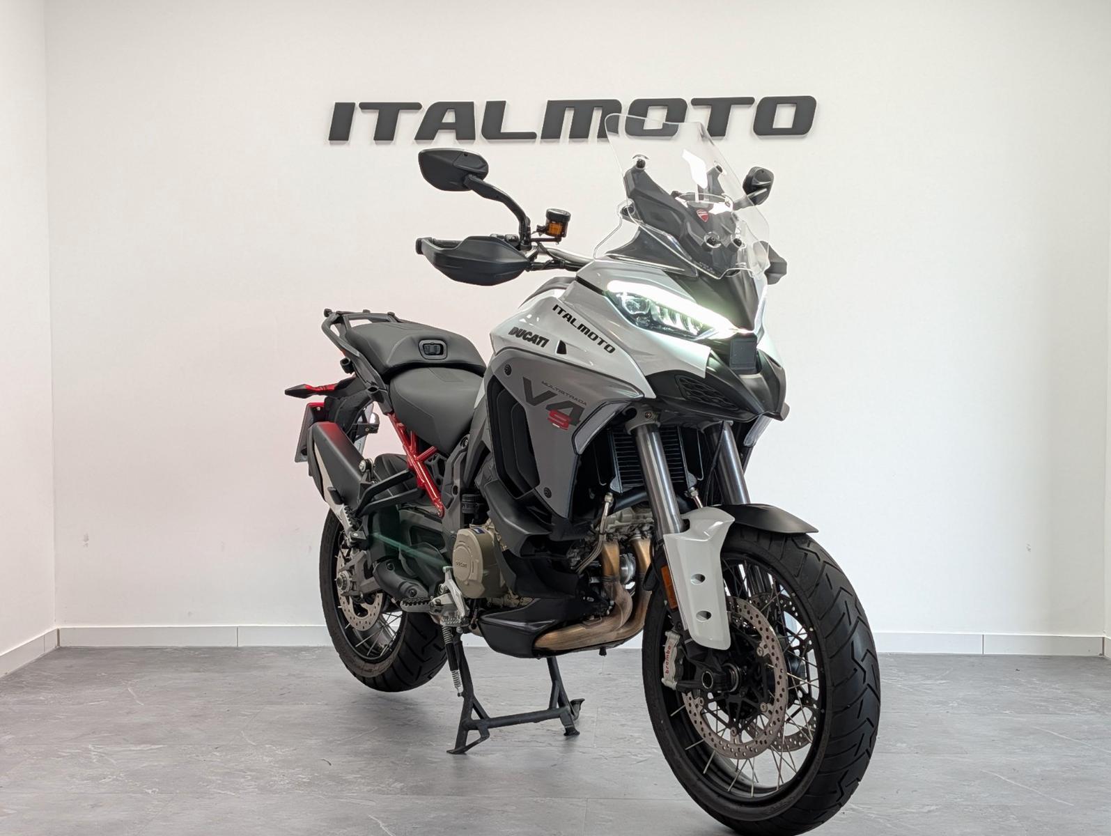 Ducati Multistrada V4S Adventure Travel & Radar