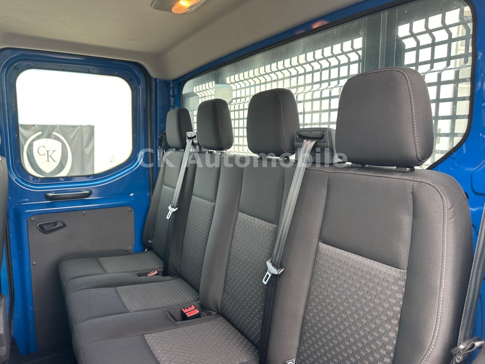 Fahrzeugabbildung Ford Transit Pritsche 350 L3 DoKa Trend/7 Sitze/AHK