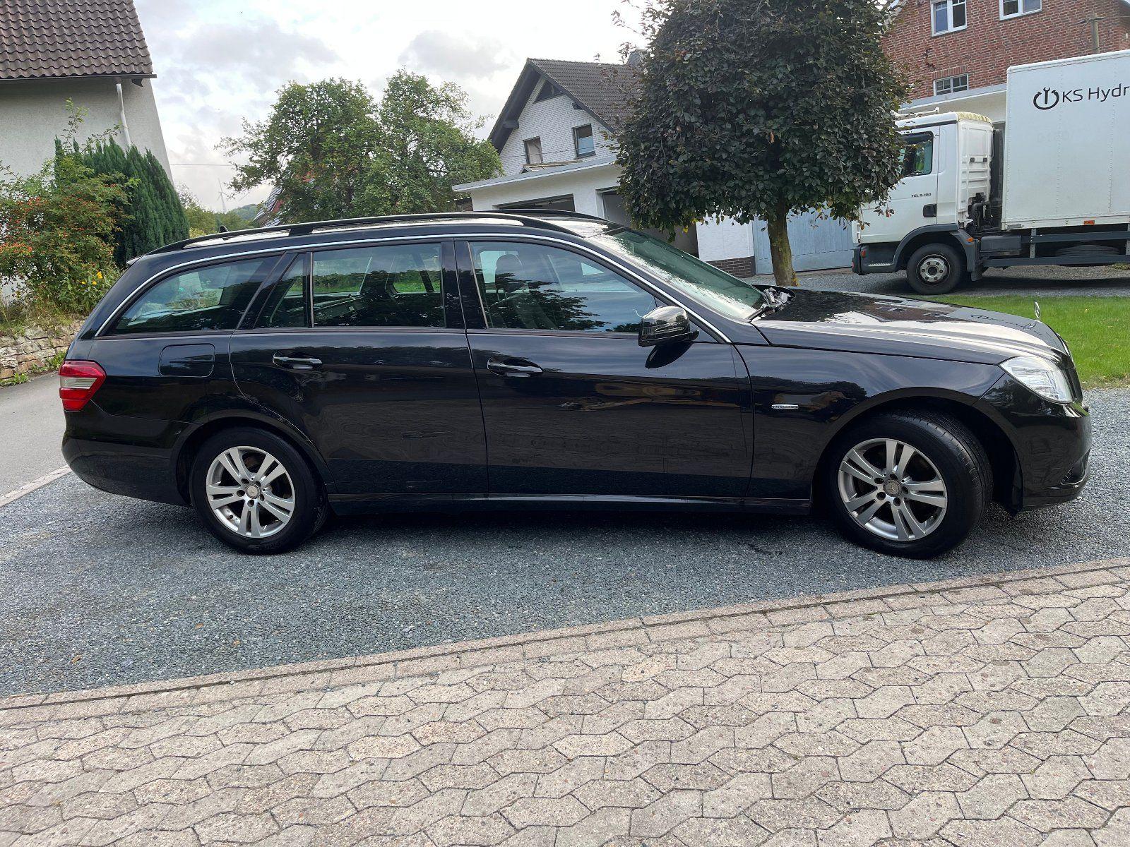 Mercedes-Benz 220 2010 — салон