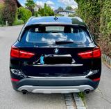 BMW X1 xDrive20i A xLine xLine - BMW X1 mit Benzin-Antrieb: Schwarz, Ambiente-Beleuchtung