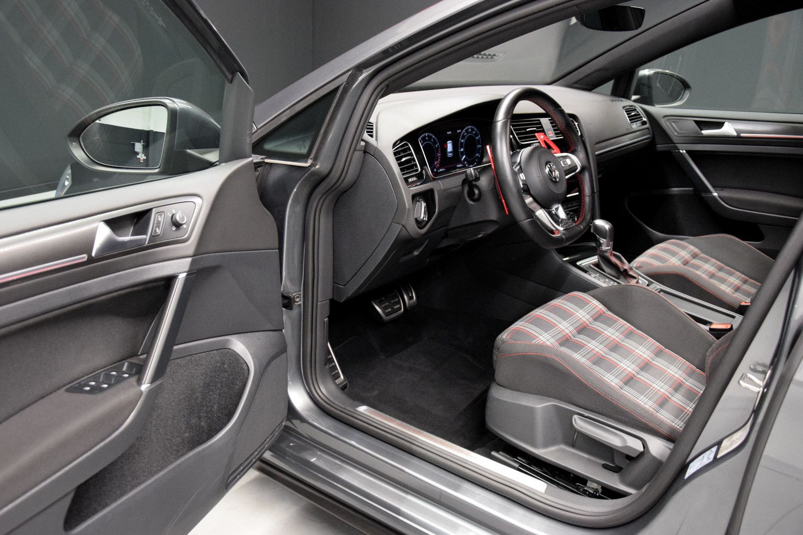Fahrzeugabbildung Volkswagen Golf VII Lim GTI Performance DSG Pano Virtual OZ
