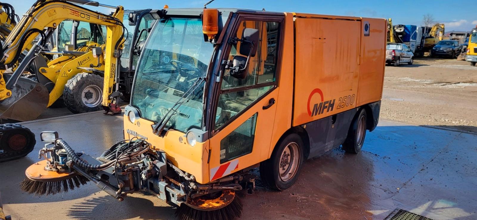 Andere 2 für 1 !!! - Kehrmaschinen Aebi MFH 2500