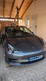 Tesla Model 3 SR - EZ 12/22 - AHK - Top Zustand
