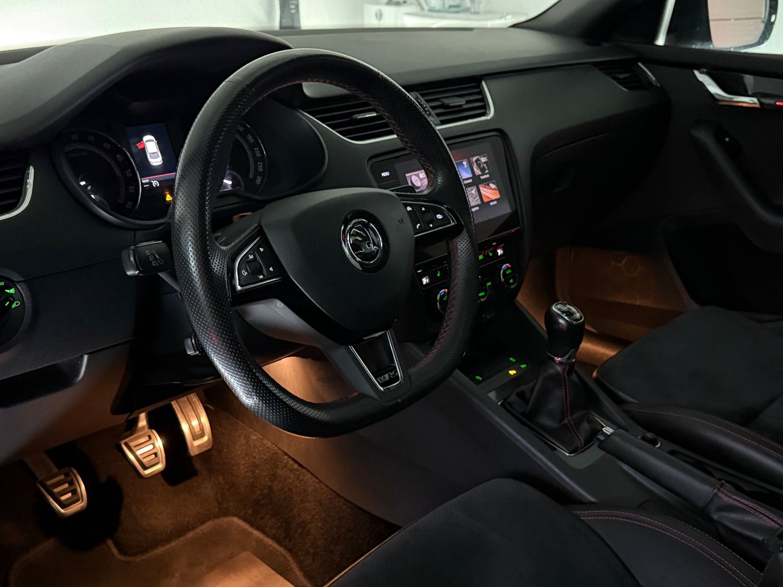 Fahrzeugabbildung SKODA Octavia Lim. RS/LED/PANO/DAB/MEMORY/ACC/AMBI+