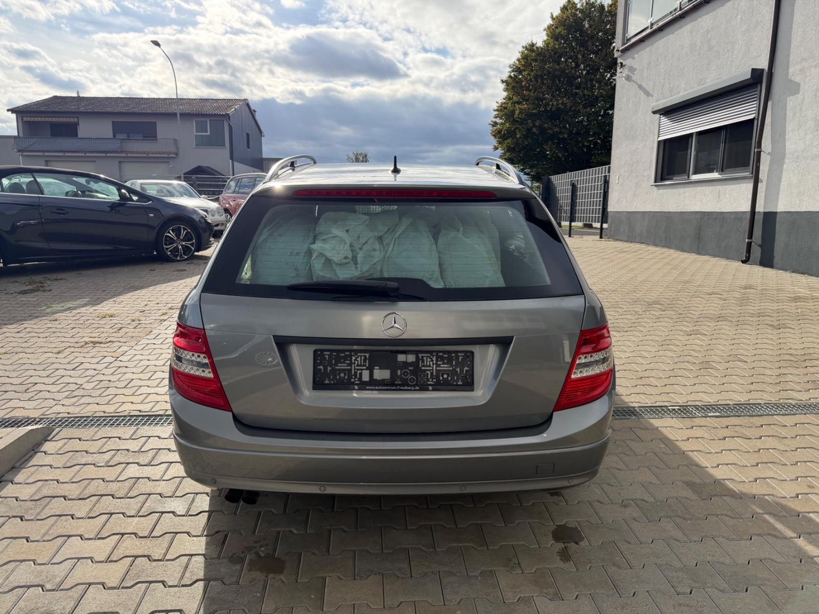 Mercedes-Benz C200 2010 — photo 6