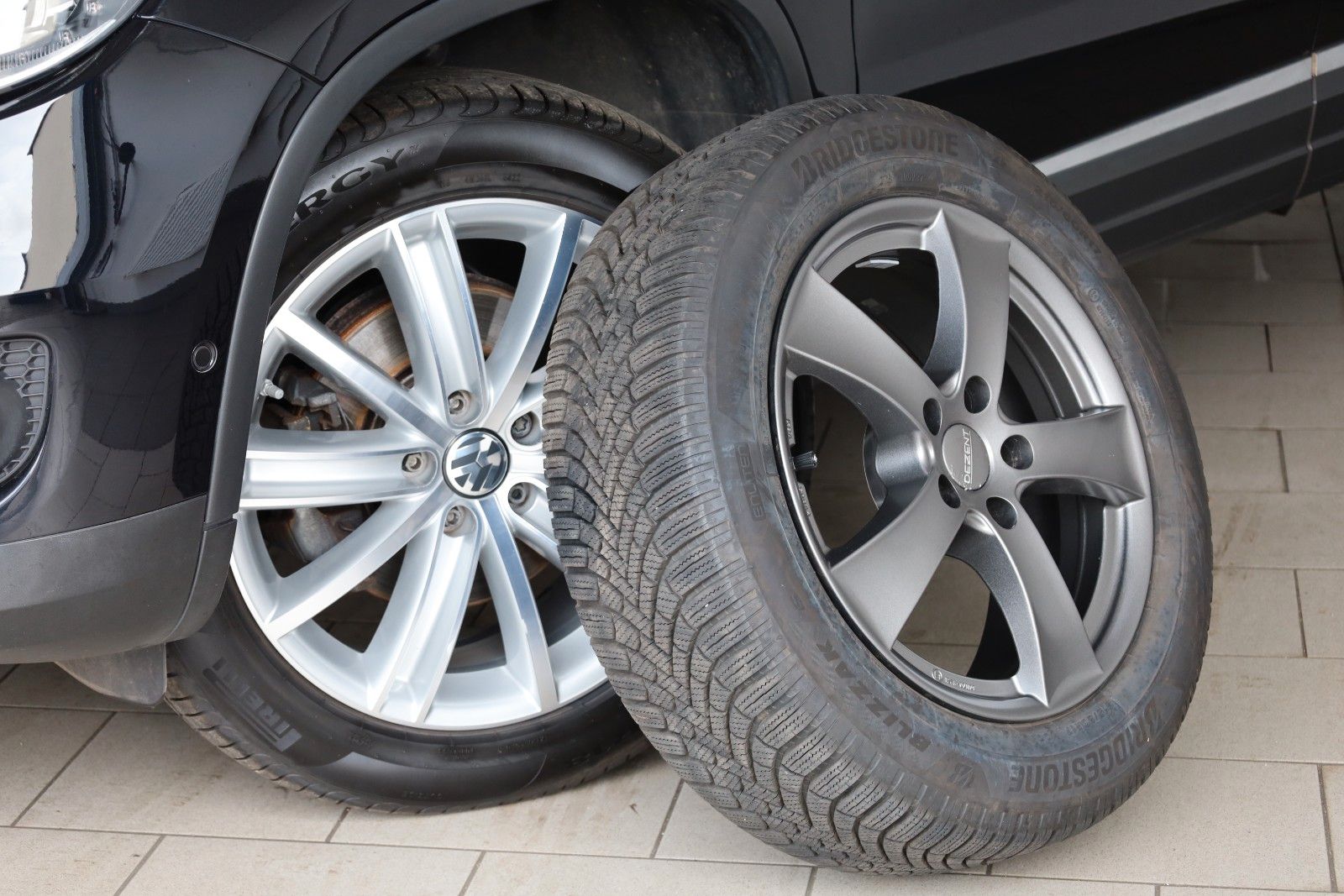 Fahrzeugabbildung Volkswagen Tiguan Sport & Style Navi,Xenon,Panorama,SH,PDC