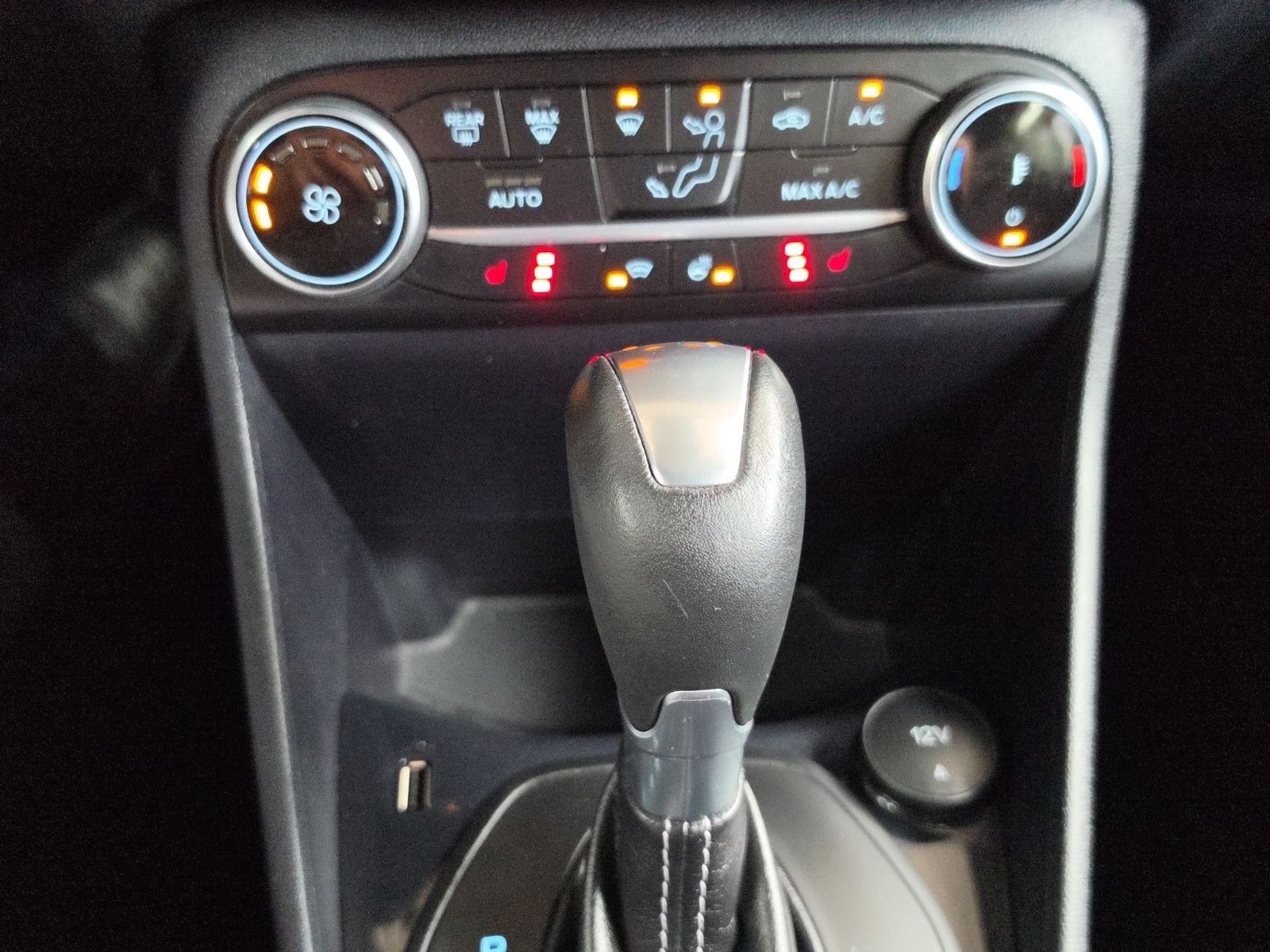 Fahrzeugabbildung Ford Fiesta ST-Line X AUTOMATIK+LED+KAMERA+PDC+SHZ