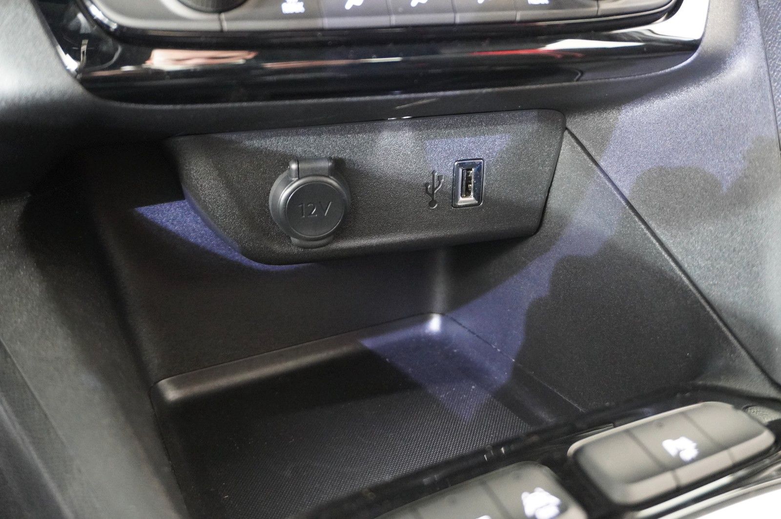 Fahrzeugabbildung Opel Corsa 1.2T GS SPORT NAVI/LED/SPORT/VIRT./SH/DAB+