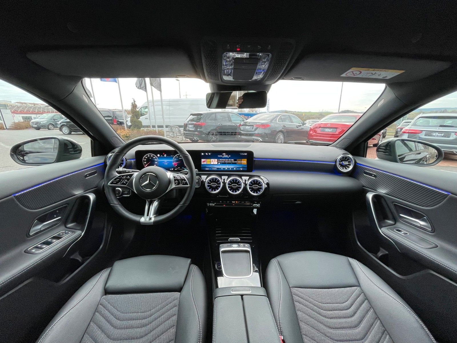 Fahrzeugabbildung Mercedes-Benz A 180 Progressive Night+AHK+R-Kamera+Ambiente