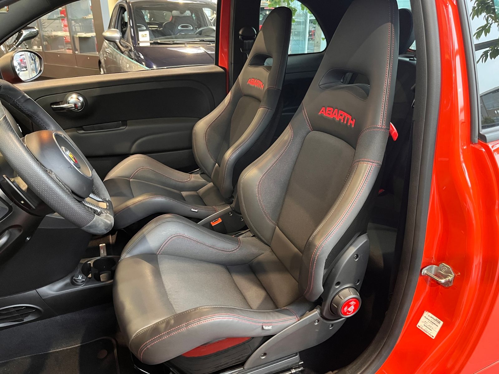 Fahrzeugabbildung Abarth 695 Autom. Beats Navi Carplay PDC