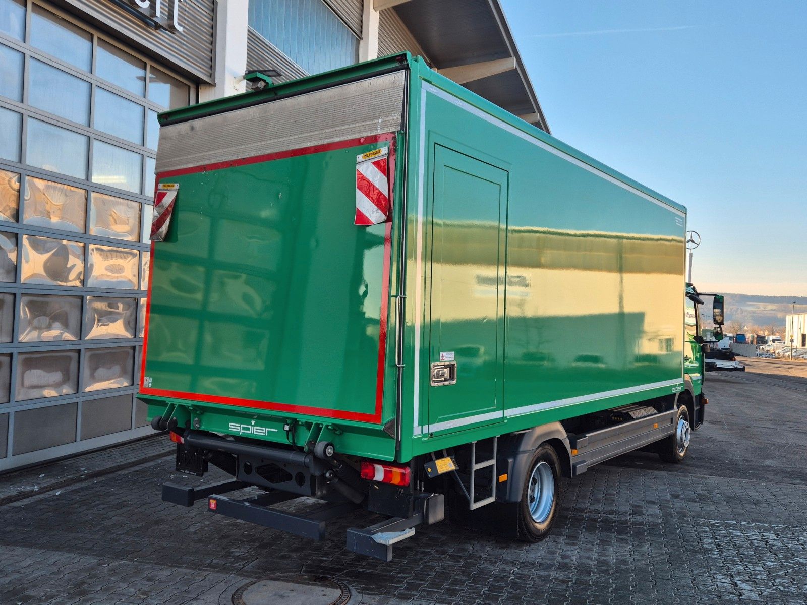Fahrzeugabbildung Mercedes-Benz Atego 1223 L LBW 2.000kg Tür Spoiler Klima