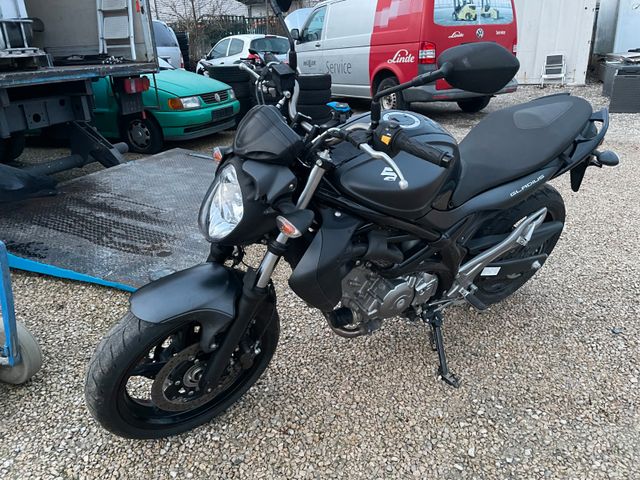 Suzuki GLADIUS