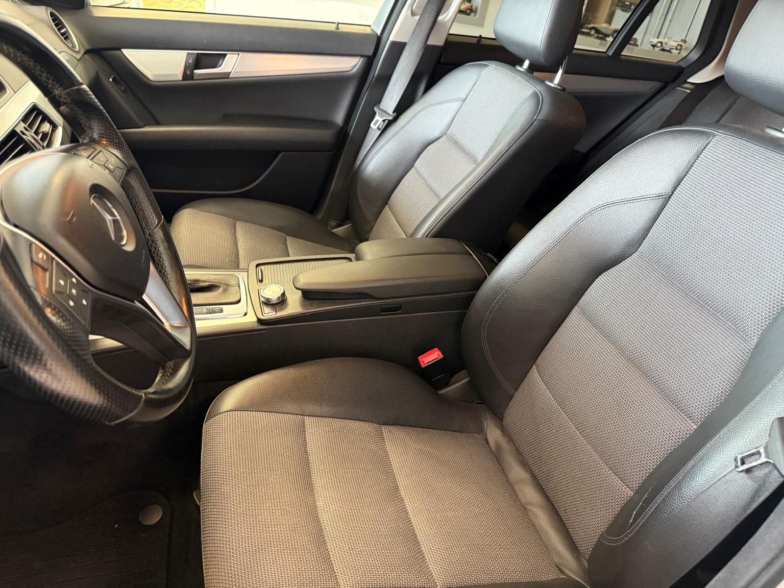 Fahrzeugabbildung Mercedes-Benz C 250 C -Klasse T-Modell/Navi/Klima/Tempomat