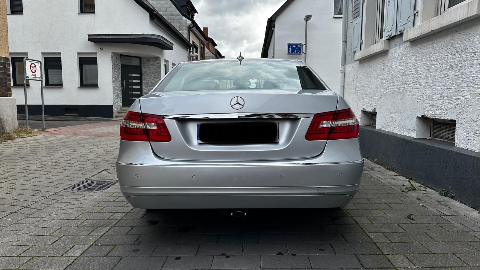 Mercedes-Benz E 220 CDI BlueEFFICIENCY Standard