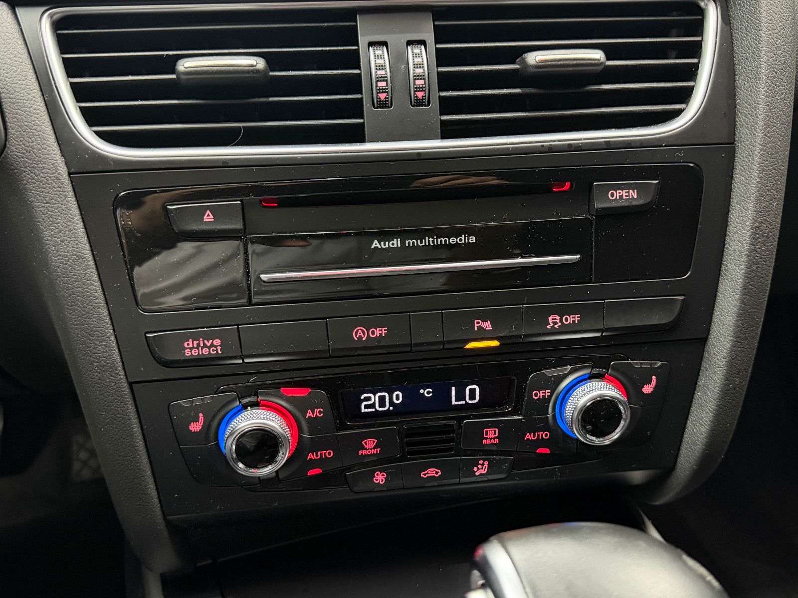 Fahrzeugabbildung Audi A4 Avant 3.0 TDI quattro|BANG&OLUFSEN|1.HAND