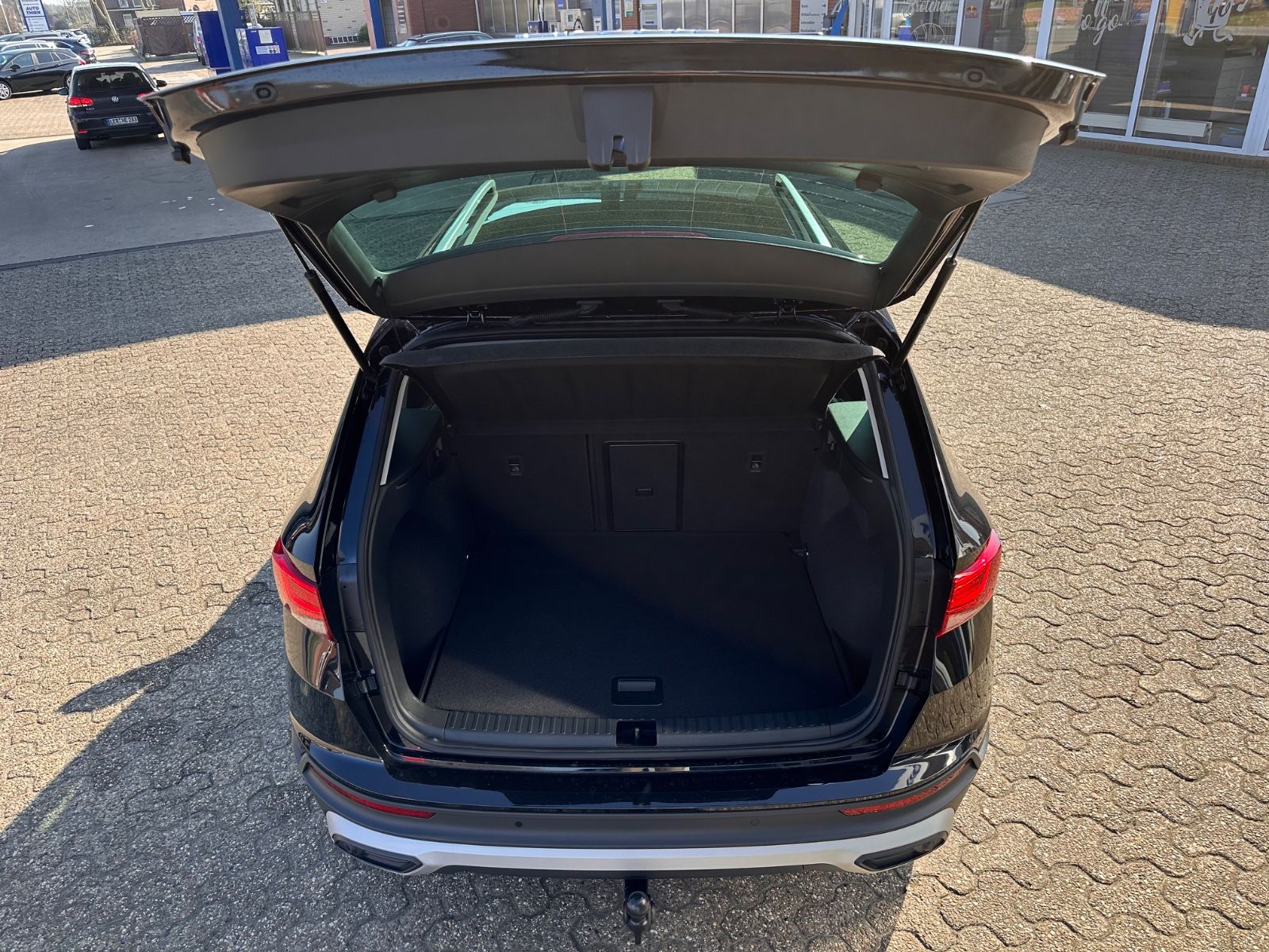 Fahrzeugabbildung SEAT Ateca 1.5 TSI Style DSG AHK/Navi/ACC/LED/SHZ/APP