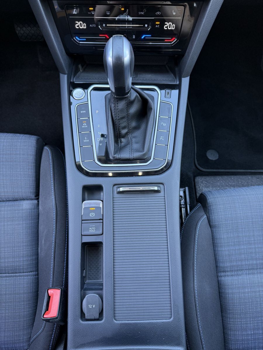 Fahrzeugabbildung Volkswagen Passat Variant GTE R-Line NAV+LED+360°+ACC+18ZO