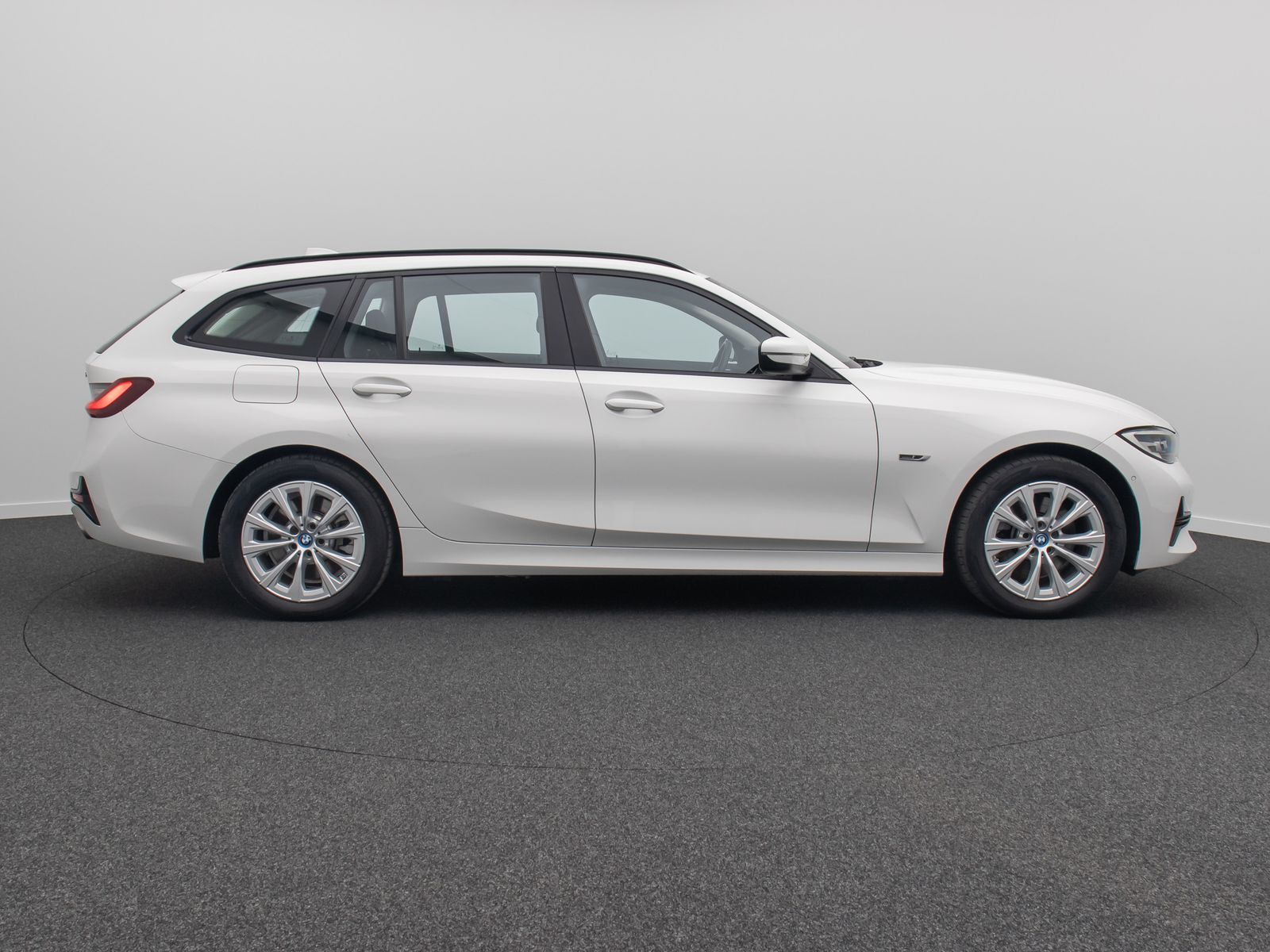 Fahrzeugabbildung BMW 320e  DAB CockPitPro Alarm Geschwindigkeitsreg