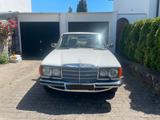 Mercedes-Benz E 230 - weiße Mercedes-Benz E 230