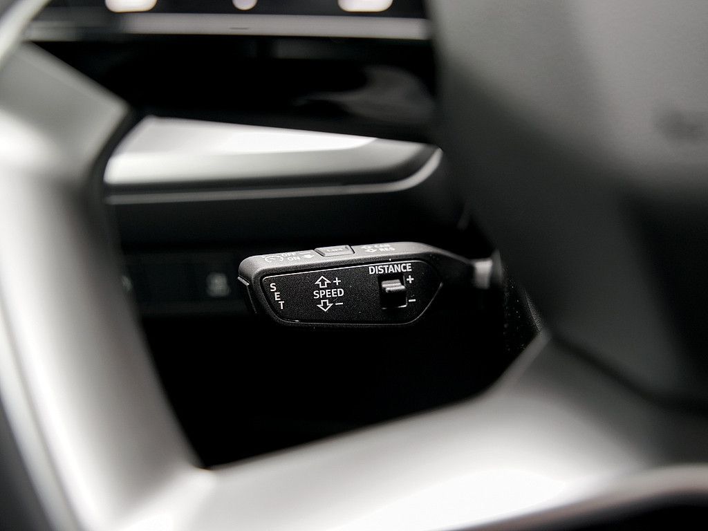 Fahrzeugabbildung Audi Q4 e-tron 40 e-tron KLIMA PDC SHZ NAVI LED PANO