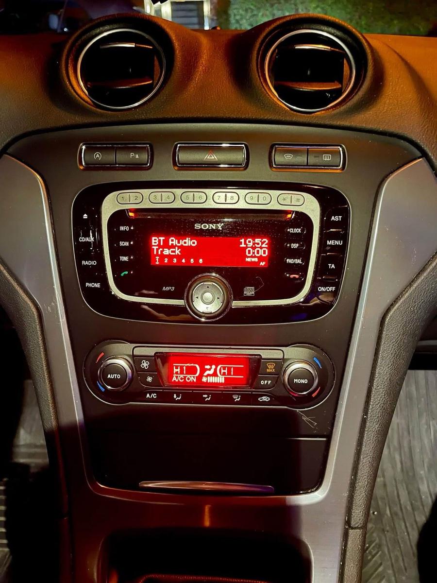 Ford Mondeo 2012 — photo 8